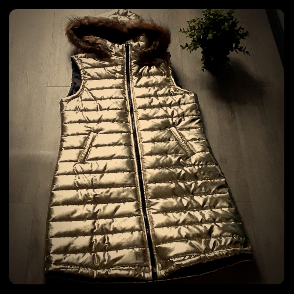 Gold  Metalic  No Sleeve Jacket_size small 36
